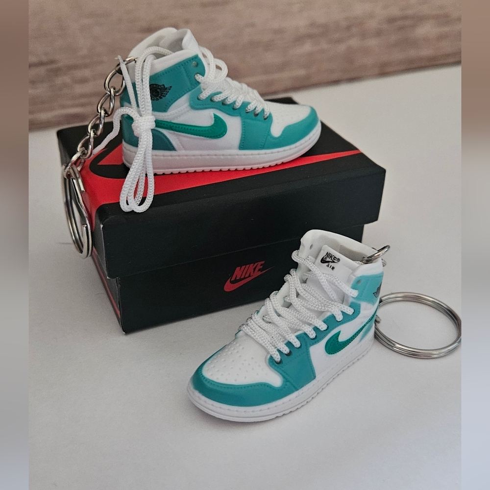 Nike Turquoise And White High-Top Sneakers Keychain Set of Two NIB - Picture 12 of 12